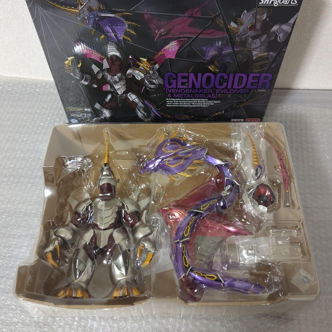 【限定・未使用品】S.H.フィギュアーツ ジェノサイダー 仮面ライダー龍騎 王蛇