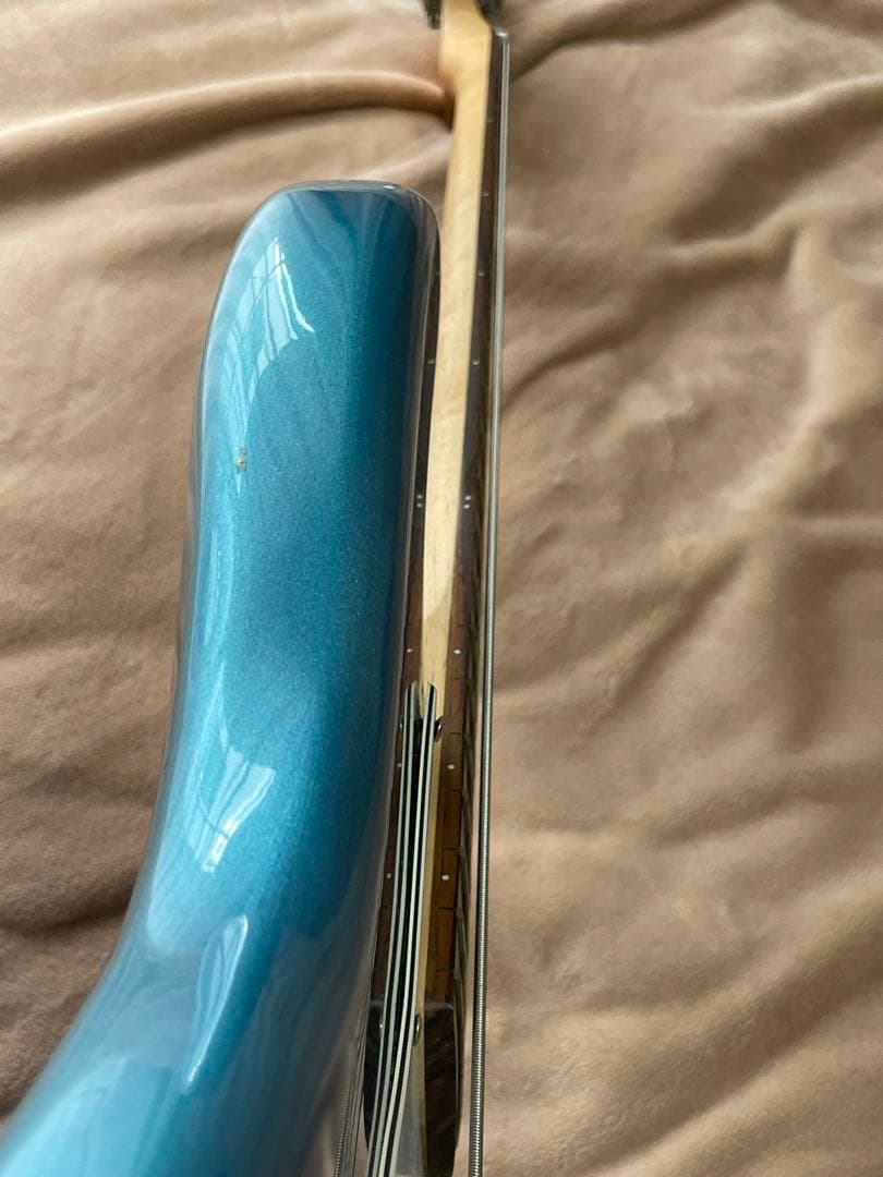 エレクトリックベース　プレイテック　ジャズベースタイプ　新品弦に交換済み。