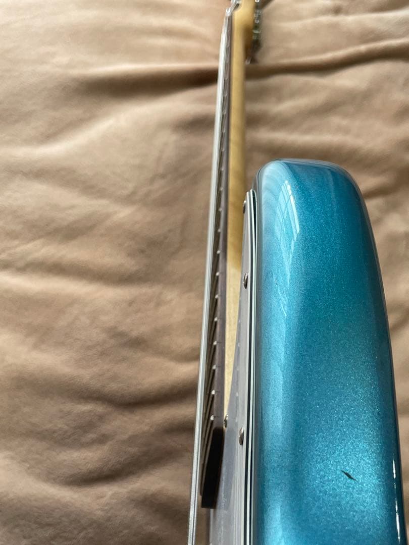 エレクトリックベース　プレイテック　ジャズベースタイプ　新品弦に交換済み。