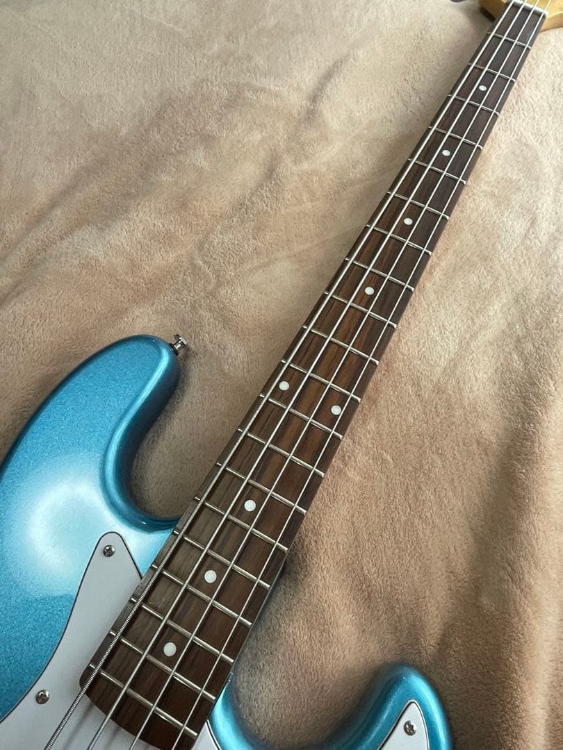 エレクトリックベース　プレイテック　ジャズベースタイプ　新品弦に交換済み。
