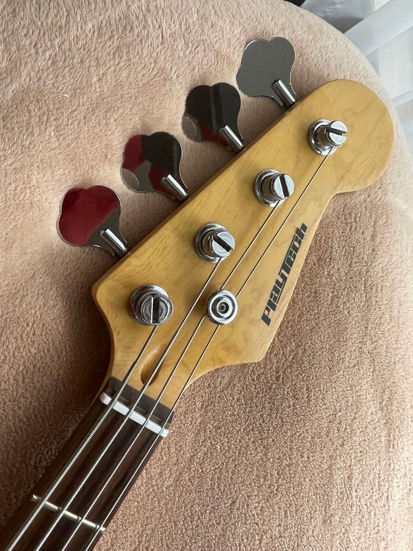 エレクトリックベース　プレイテック　ジャズベースタイプ　新品弦に交換済み。