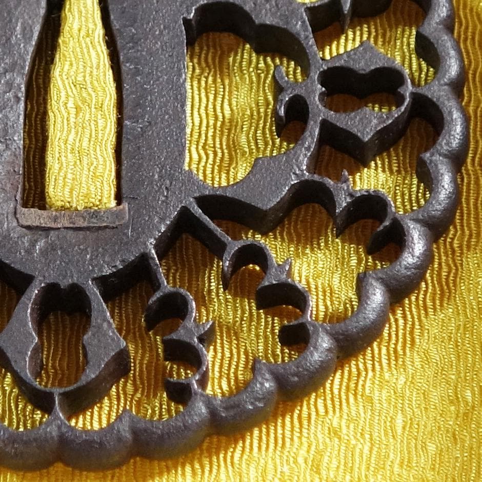 【京透 抱茗荷雁金透鍔】(鍔箱・布団付き) 鍔 鐔 刀装具 日本刀 武具 骨董