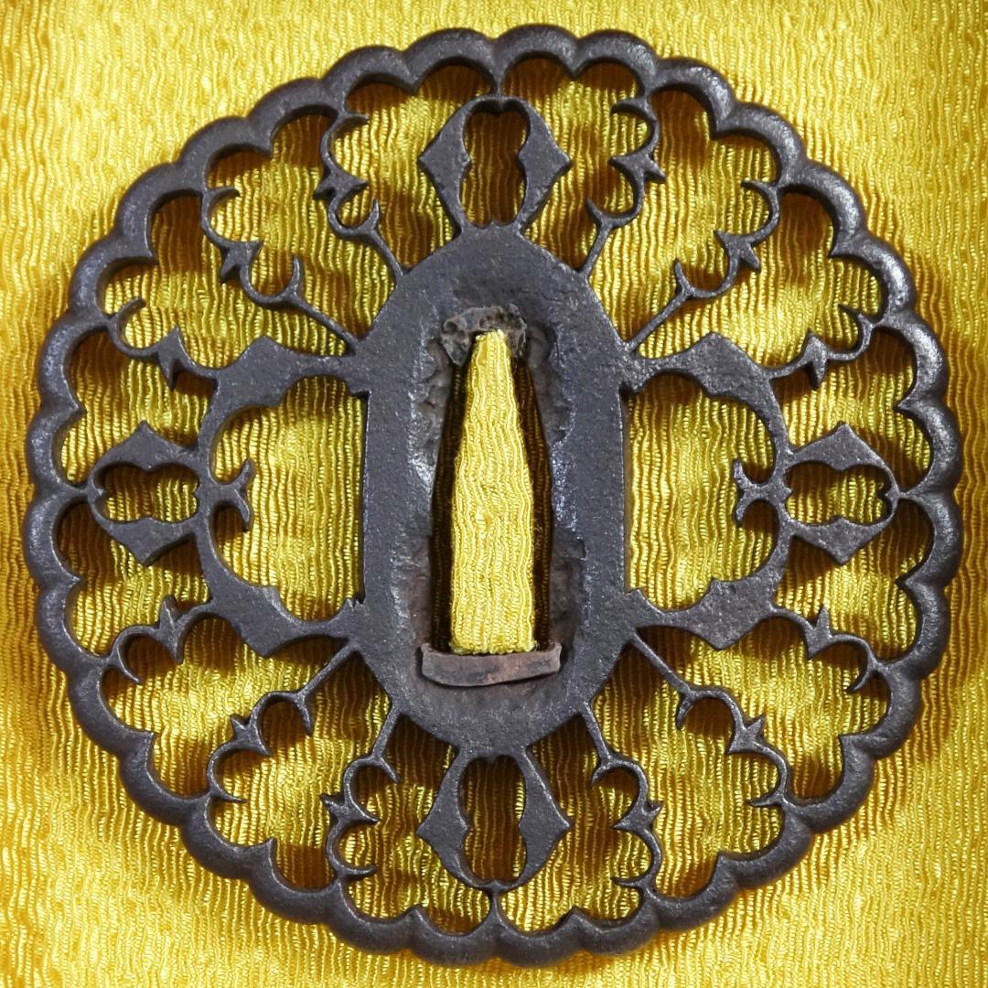 【京透 抱茗荷雁金透鍔】(鍔箱・布団付き) 鍔 鐔 刀装具 日本刀 武具 骨董