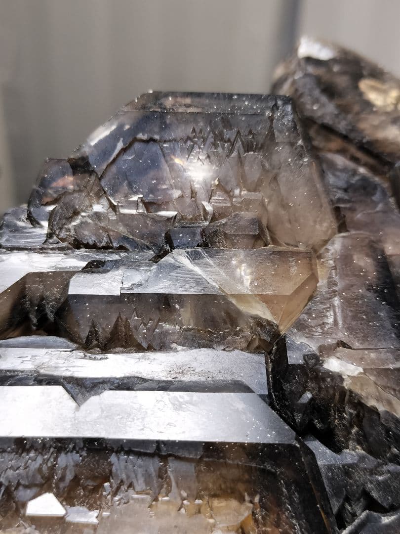 スモーキーエレスチャルクォーツ　金色のきらめき