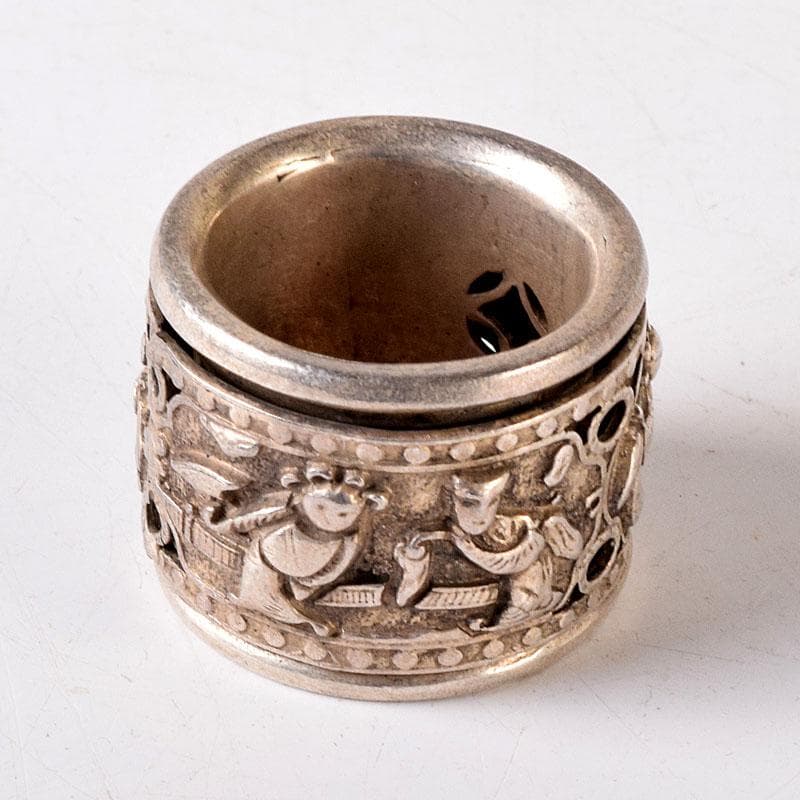 中国　光緒天宝足銀　人物彫　板指　重さ約35g　N　7648E