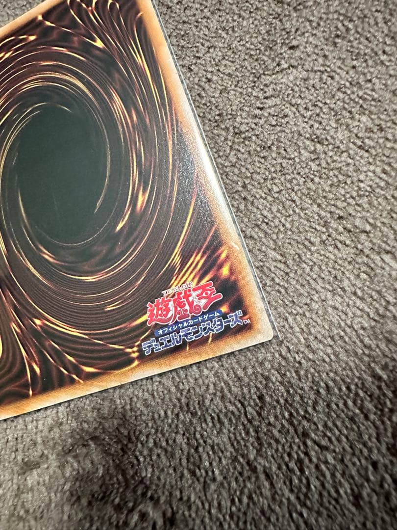 レッドアイズ絵違い