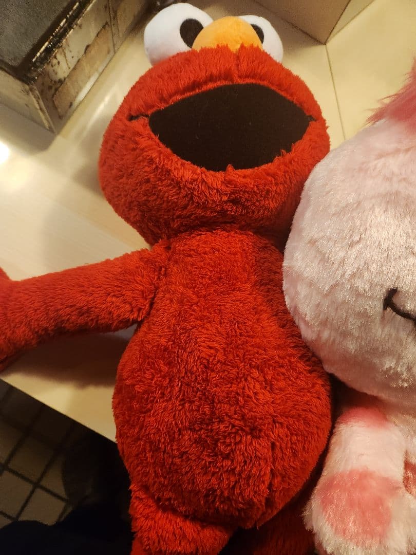 ユニバーサル・スタジオ・ジャパンのエルモクッキーモンスターモッピー缶バッチ三つ付