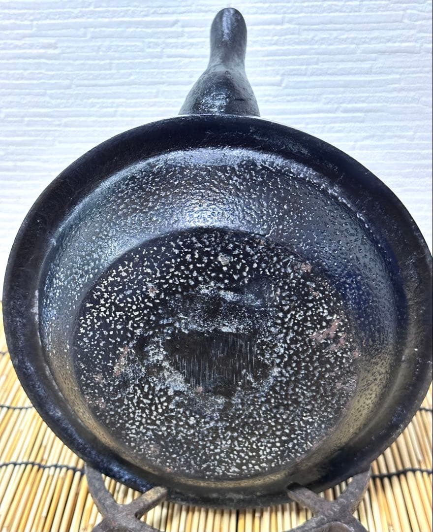 未使用、保管品、付属品付　南部岩鋳造　１８型　千鳥文様　南部鉄瓶　南部鉄器　鉄瓶
