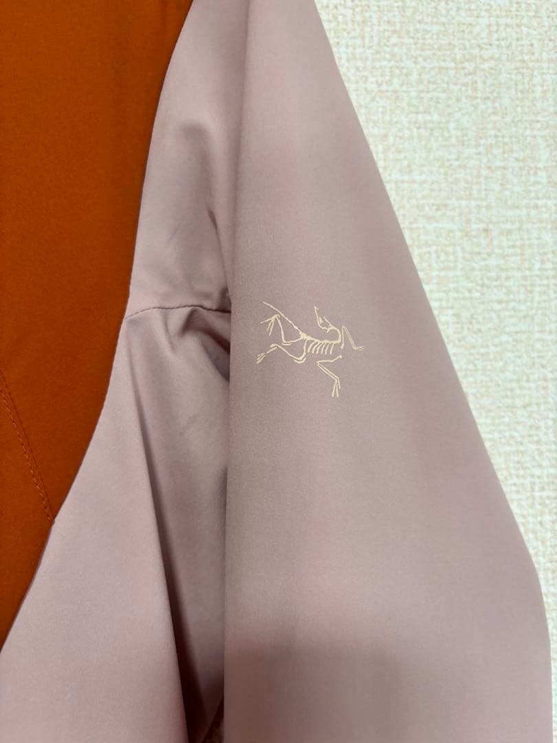 アークテリクス レディース フーディー ブラウン×ピンク 切り替えデザイン