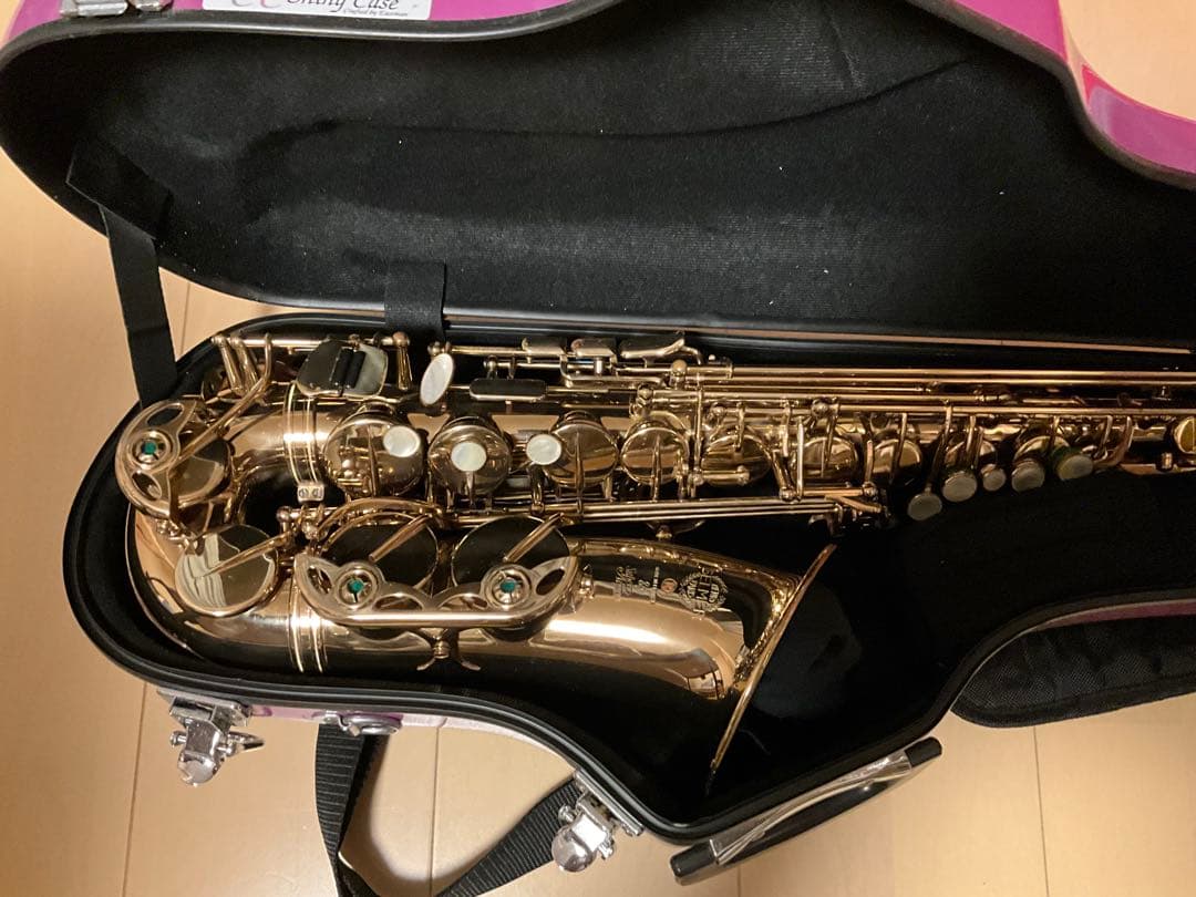 サックス本体 ゴールド ケース付き