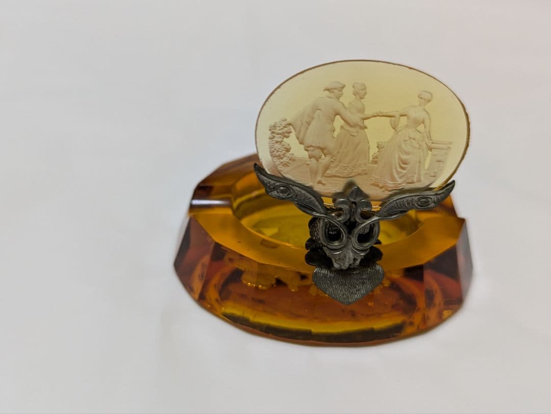 アンティーク琥珀色のガラス製灰皿