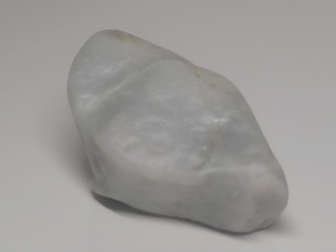 淡緑 179g 翡翠 ヒスイ 翡翠原石 鑑賞石 原石 自然石 誕生石 鉱物 鉱石