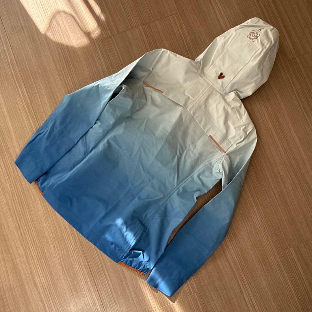 On グラデーション フード付きウィンドブレーカー