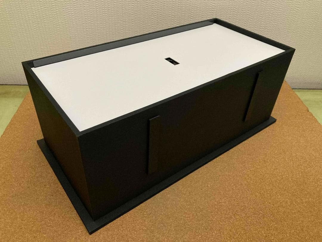 ミニカー用ジオラマ：1/64 ショールームⅣ（ワイドタイプ）最大展示台数24台！