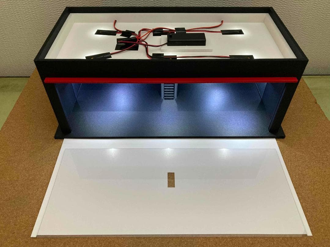 ミニカー用ジオラマ：1/64 ショールームⅣ（ワイドタイプ）最大展示台数24台！