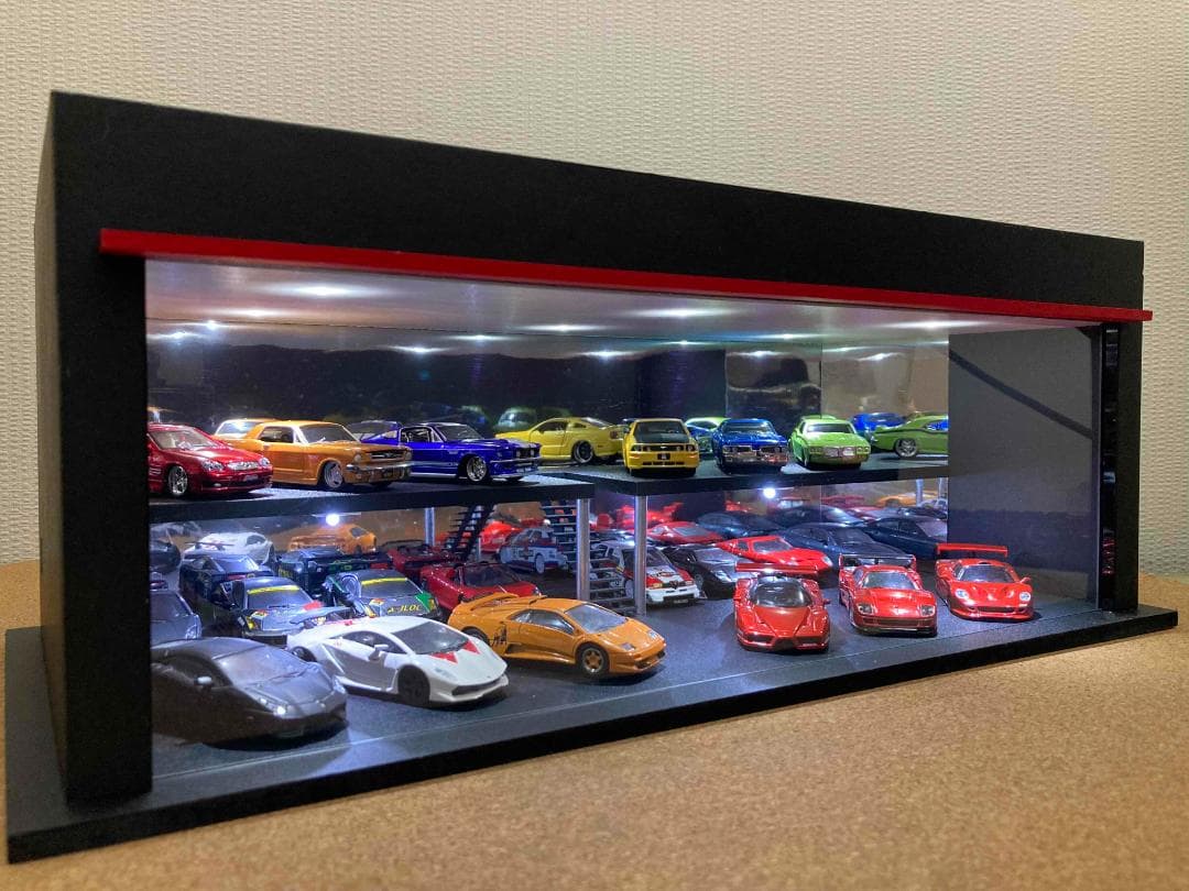 ミニカー用ジオラマ：1/64 ショールームⅣ（ワイドタイプ）最大展示台数24台！