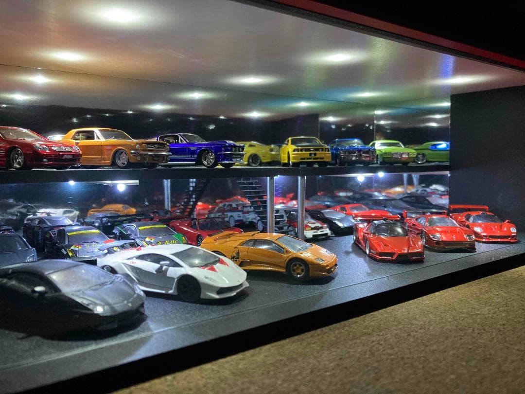 ミニカー用ジオラマ：1/64 ショールームⅣ（ワイドタイプ）最大展示台数24台！