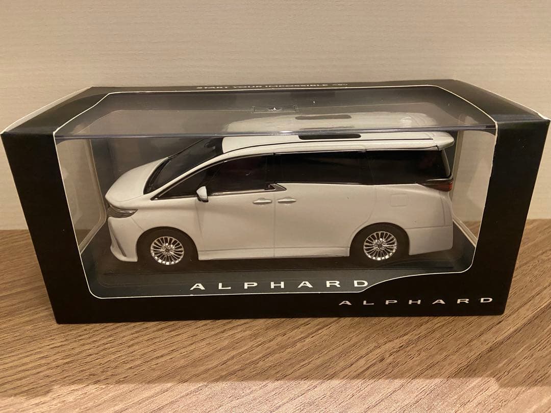 1/30 トヨタ　新型アルファード　カラーサンプル　非売品 ミニカー　ホワイトP