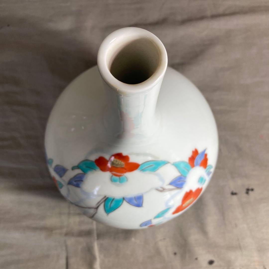 【舘林貞夫】赤絵の伝統　日本の名窯　有田古琳庵窯　舘林貞夫作　錦雪椿絵　花瓶