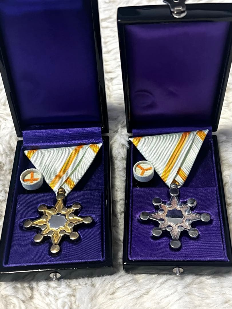 勲七等瑞宝章　勲八等瑞宝章 勲章 徽章 旧日本軍 ケース付き