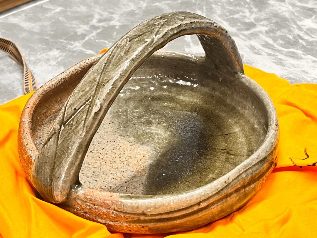 伊賀　平付鉢　新歓嗣　共箱　共布