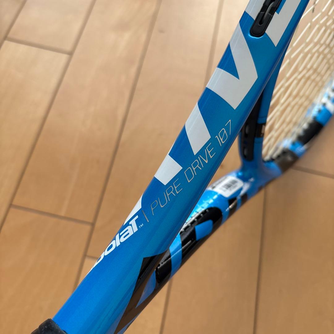 未使用に近い　美品　バボラ　ピュアドライブ107 2018 テニスラケット G2