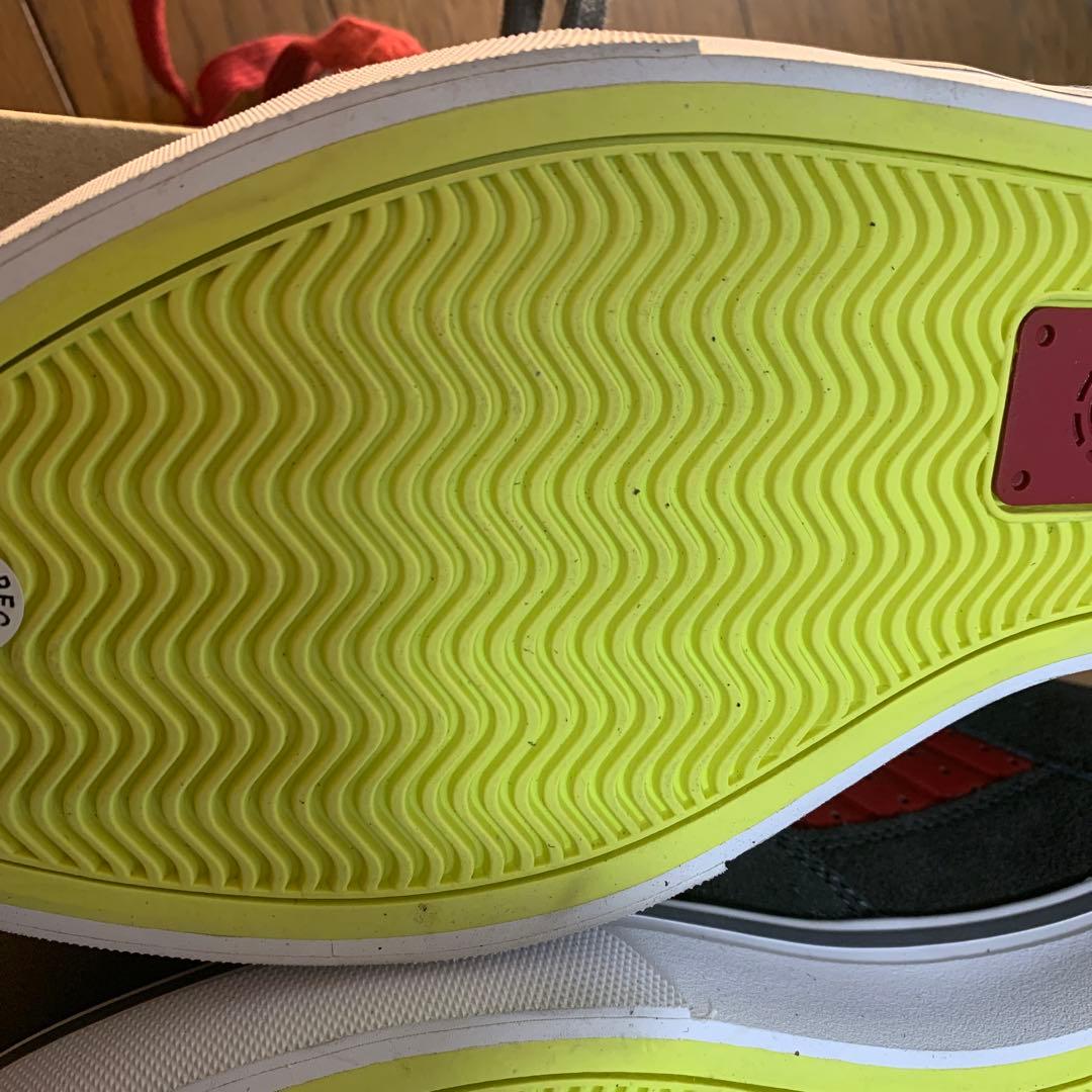 element GLT2 サイズ28.5 色　木炭ライムレッド