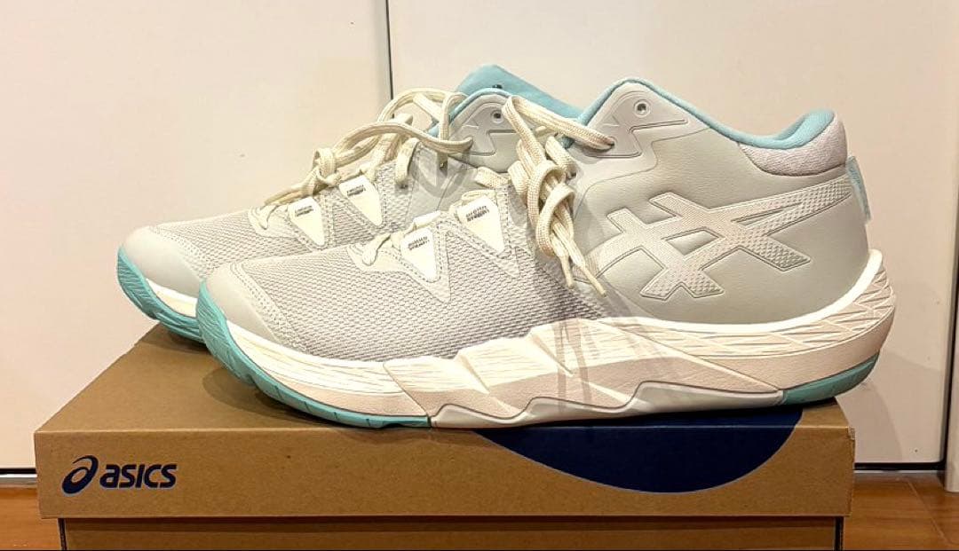 バスケットシューズ　アシックスasics