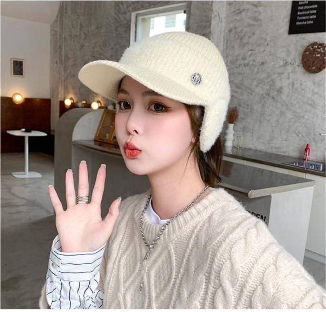 【新品】サンバイザー白　ニット帽 ゴルフ スポーツ　防寒 耳カバー 毛糸 ファー