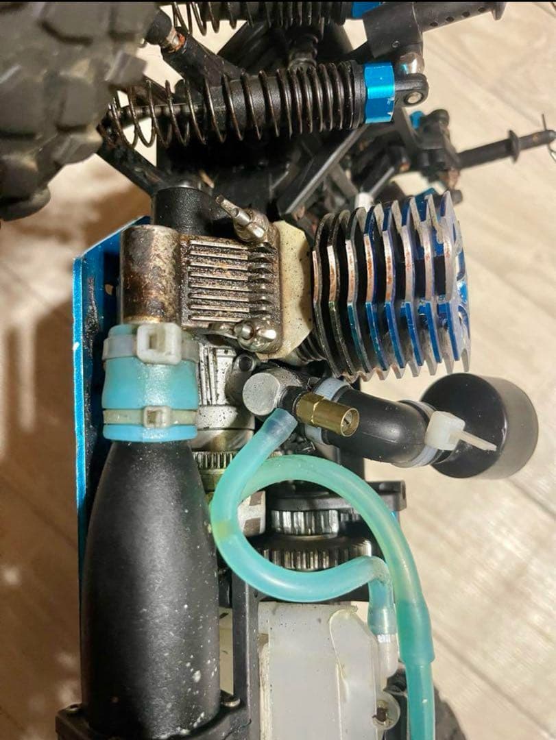 ホビーラジコンカー 冷却エンジン搭載