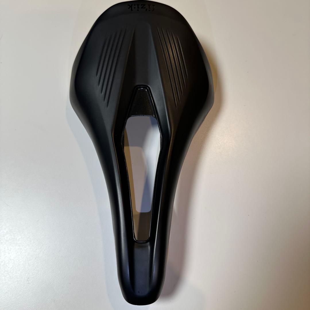 フィジーク fi’zi:k VENTO ARGO R3 (140ミリ) サドル