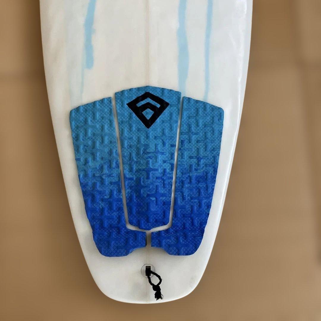 ショートボード ホワイト・ブル