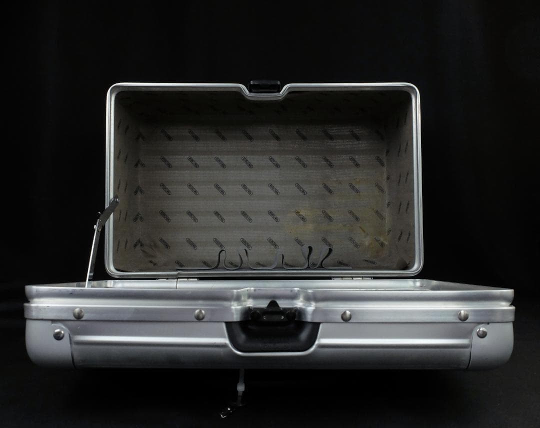 リモワ 廃番956.38『Savannah』アルミ・ビューティケース 鍵付・安全