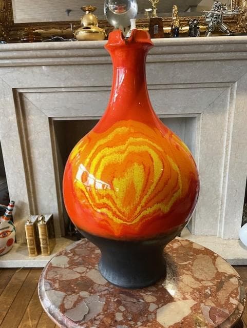 陶器製のユニークな装飾品