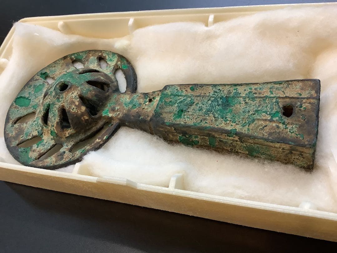 青銅の鑾　鈴　青銅製の古い装飾的な道具　緑青　高さ約17cm 320g