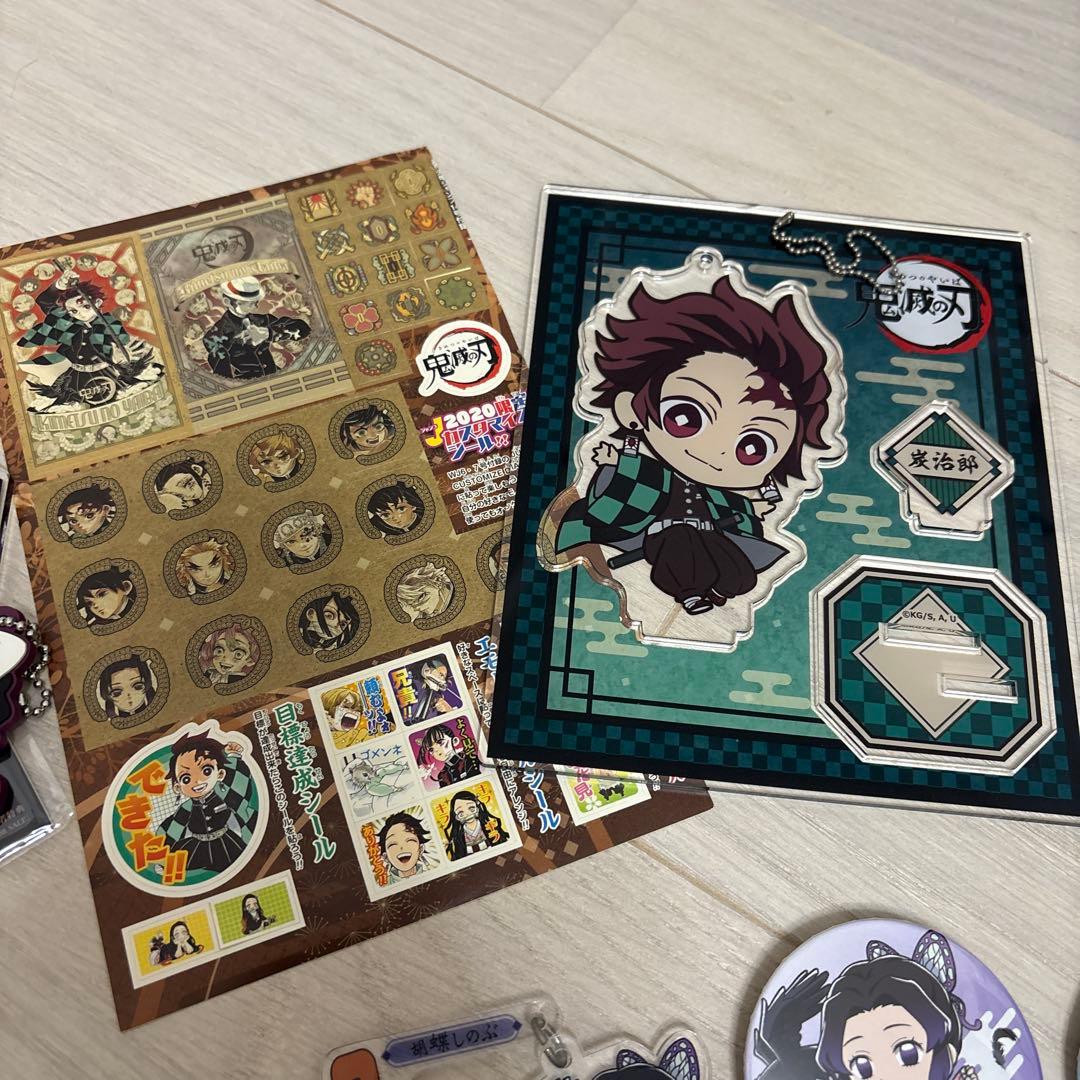 鬼滅の刃　まとめ売り　鎹烏運ばれ隊士コンプリート　アクリルスタンド　缶バッジ