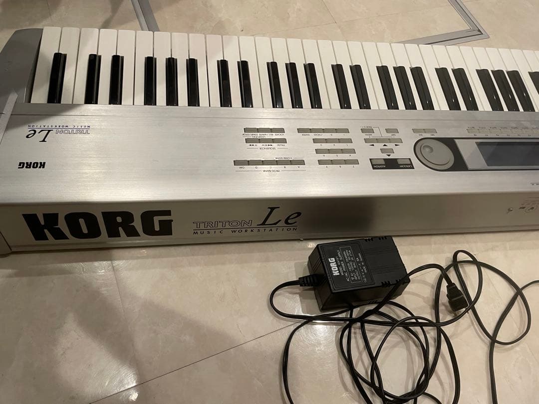 KORG TRITON Le 76鍵盤　ケース付き