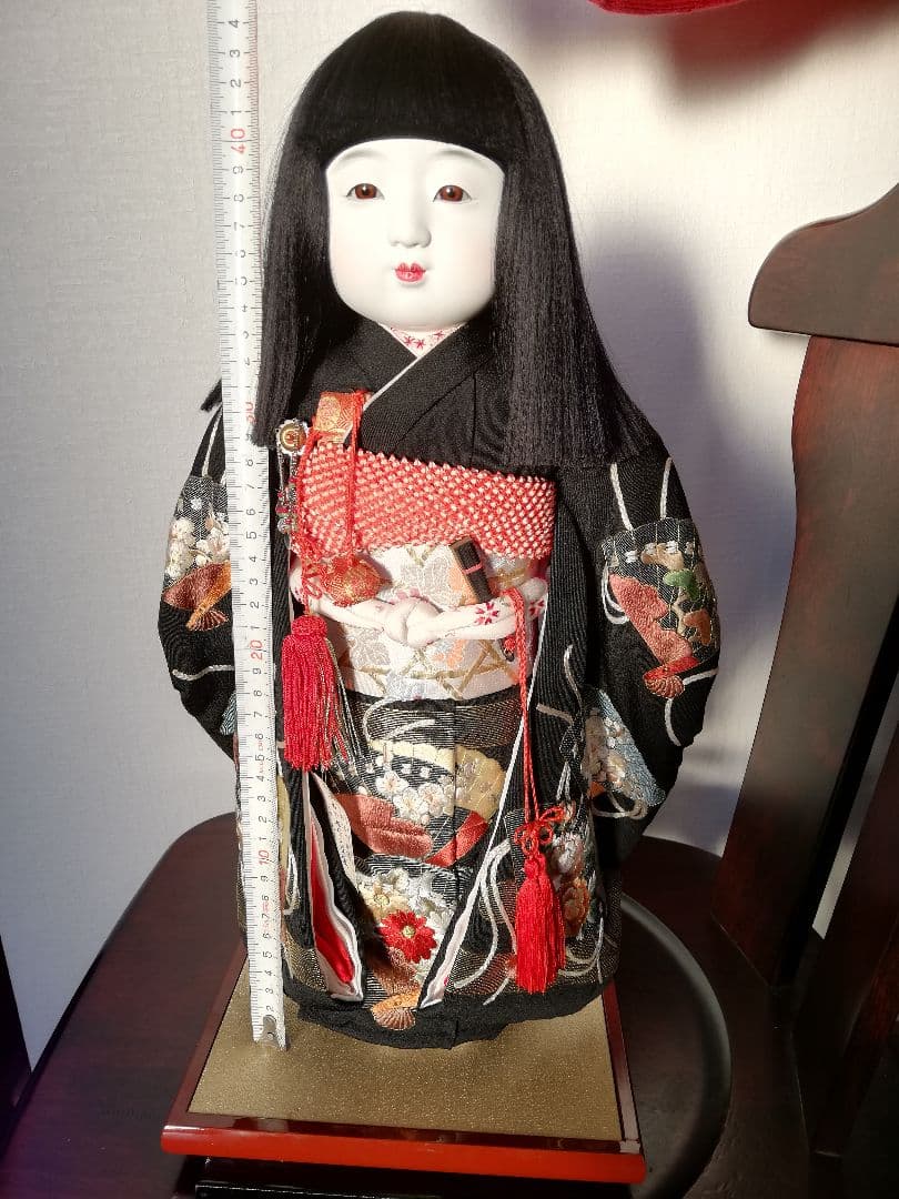 値下げ実施!「希少品」手刺繍　市松人形 　黒い衣装 扇子刺繍