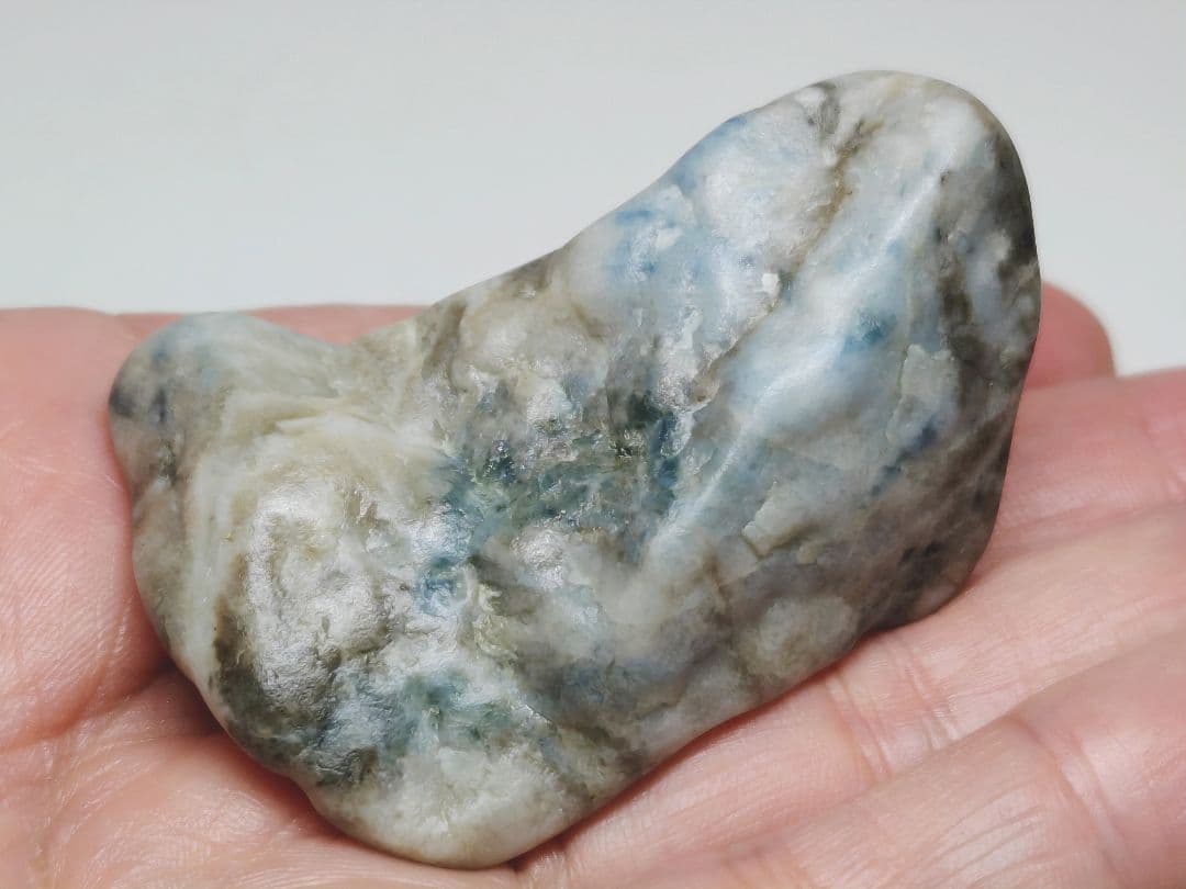 コン沢 88g 翡翠 ヒスイ 原石 鑑賞石 自然石 誕生石 鉱物 鉱石 水石