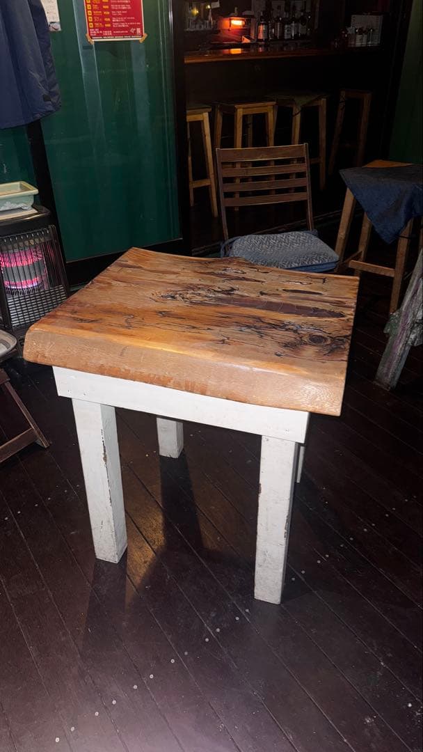 ナチュラルウッドの正方形テーブル　ハンドメイド　オリジナル