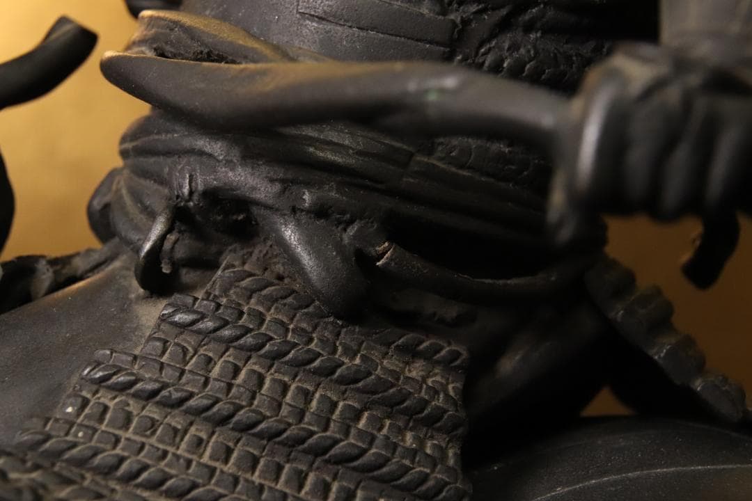 金工師　美雪作　古銅製　銀象嵌　楠木正成公　高さ48㎝　重さ14㎏ EE001