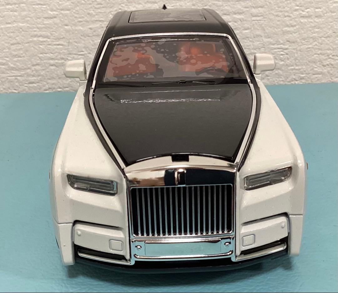 ロールスロイス ファントム ホワイト/ブラック 1/18 電池付