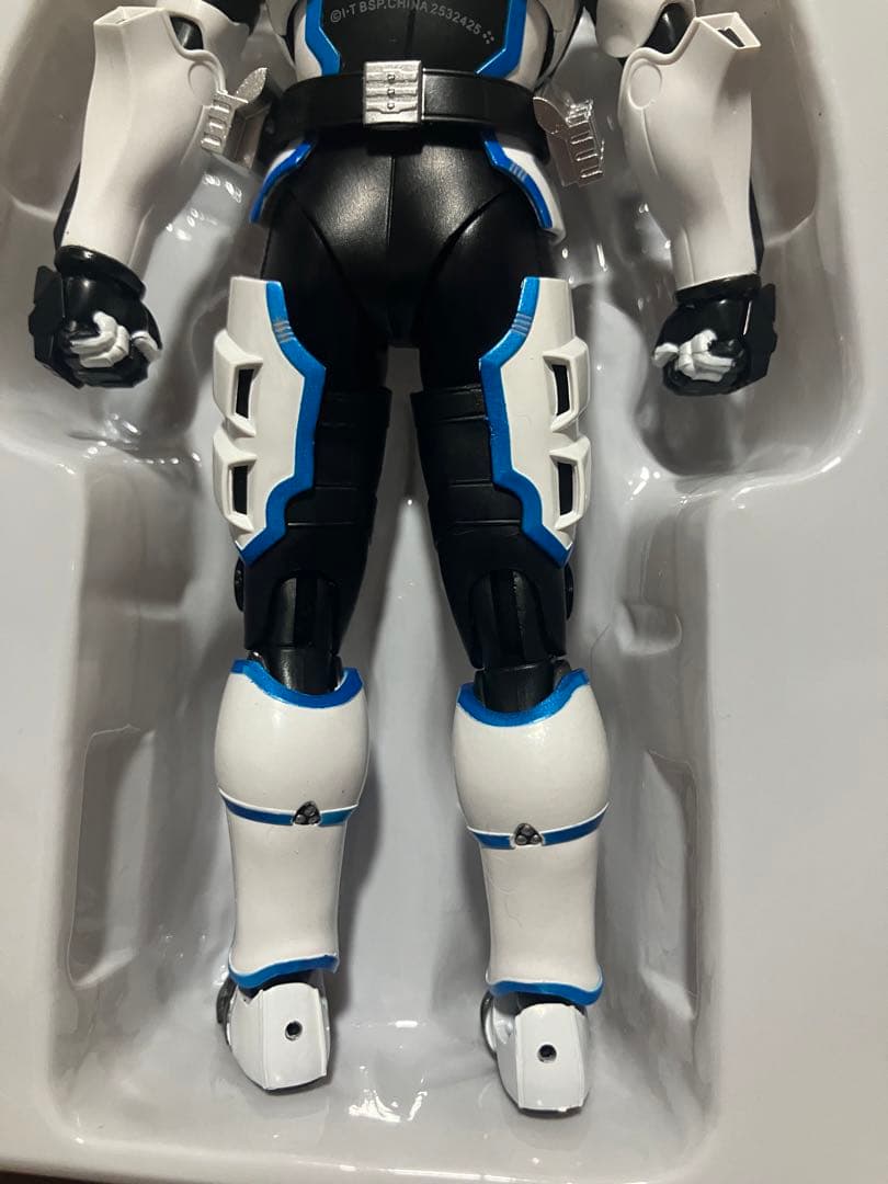 S.H.Figuarts 真骨彫　仮面ライダーイクサ