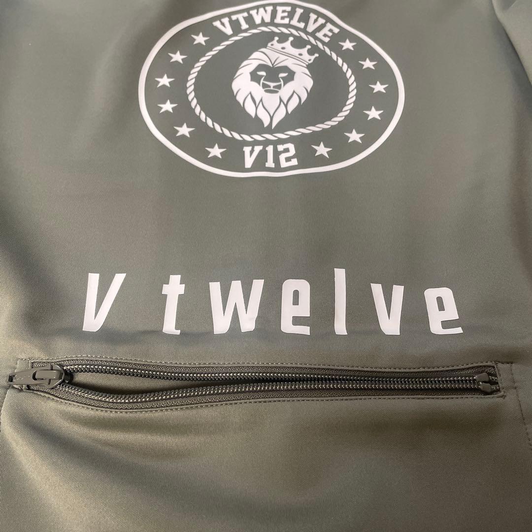 ⭐︎新品未使用⭐︎Ｖ12⭐︎定価27,500円⭐︎zipジャケット⭐︎OLIVE.ＸＬ
