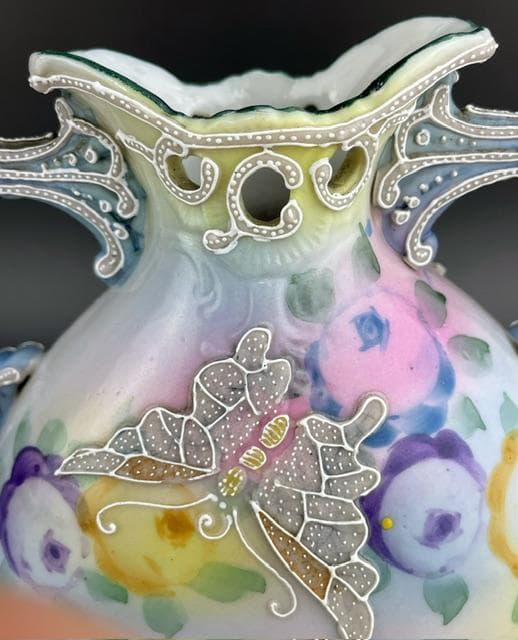 【希少】オールドニッポン 約20㎝ 蝶紋盛上げ花瓶 一陳盛り アンティーク