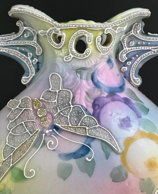 【希少】オールドニッポン 約20㎝ 蝶紋盛上げ花瓶 一陳盛り アンティーク