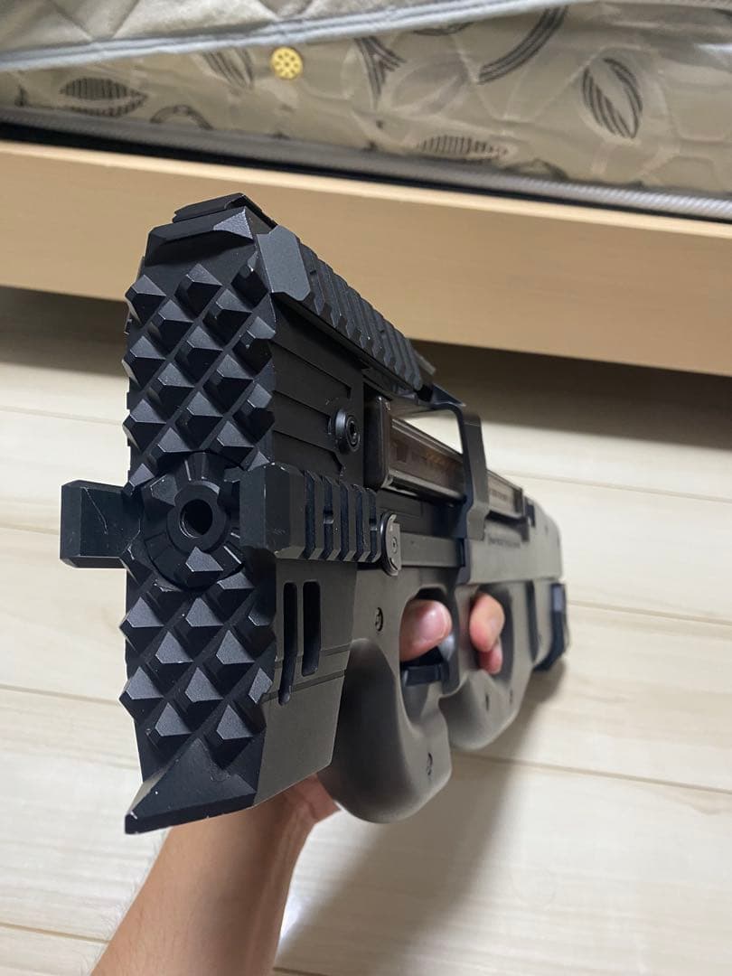 レア　東京マルイ　p90 ストライレイルシステム　スイベルエンド　バッテリー付き