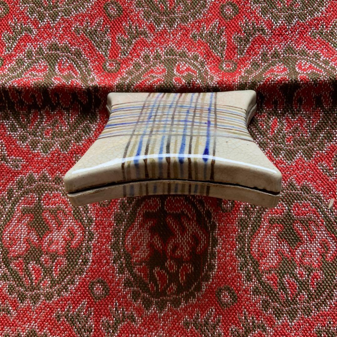 紀州御庭焼　糸巻形香合　7.7 × 7.7 × 2センチ　河濱支流　永楽善五郎