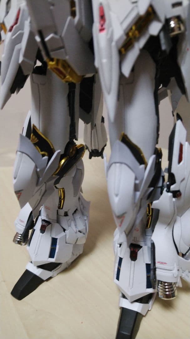 オマケ付き！〈完成品〉海外キットシナンジュ似真紅の三倍速白狼Ver.