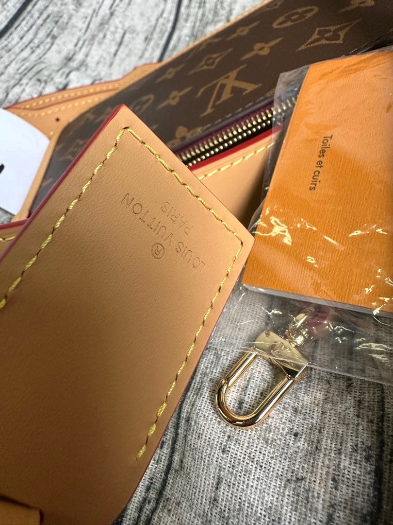 ショルダーバッグ 中型 ブラウン